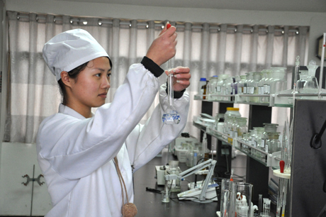 瑞鷹采購(gòu)業(yè)創(chuàng)實(shí)驗(yàn)臺(tái)通風(fēng)柜實(shí)驗(yàn)室裝備