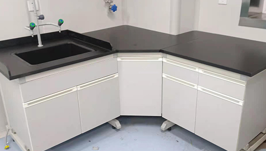 實(shí)驗(yàn)臺(tái)