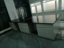 濟(jì)寧化工廠實(shí)驗(yàn)室實(shí)驗(yàn)臺(tái)安裝完成