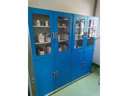 精細(xì)化工有限公司實(shí)驗(yàn)室家具安裝完成