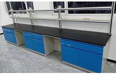 化驗(yàn)室操作臺(tái)執(zhí)行標(biāo)準(zhǔn)，確保實(shí)驗(yàn)安全與效率的關(guān)鍵(從設(shè)計(jì)到使用，全面解析化驗(yàn)室操作臺(tái)的規(guī)范要求  )