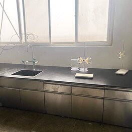 304不銹鋼實(shí)驗(yàn)臺(tái)